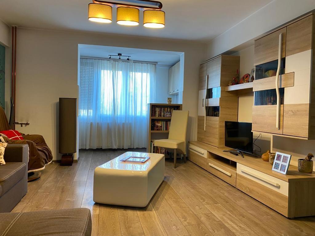 Central Cosy Apart Oradea Apartment Ngoại thất bức ảnh