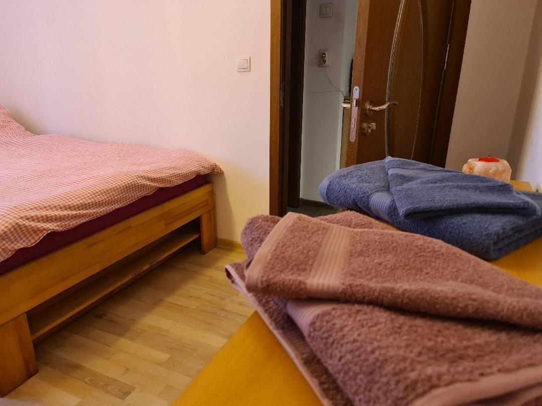 Central Cosy Apart Oradea Apartment Ngoại thất bức ảnh