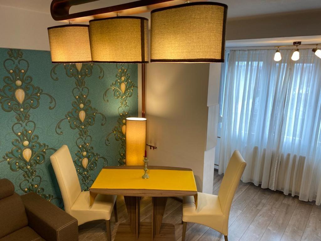 Central Cosy Apart Oradea Apartment Ngoại thất bức ảnh