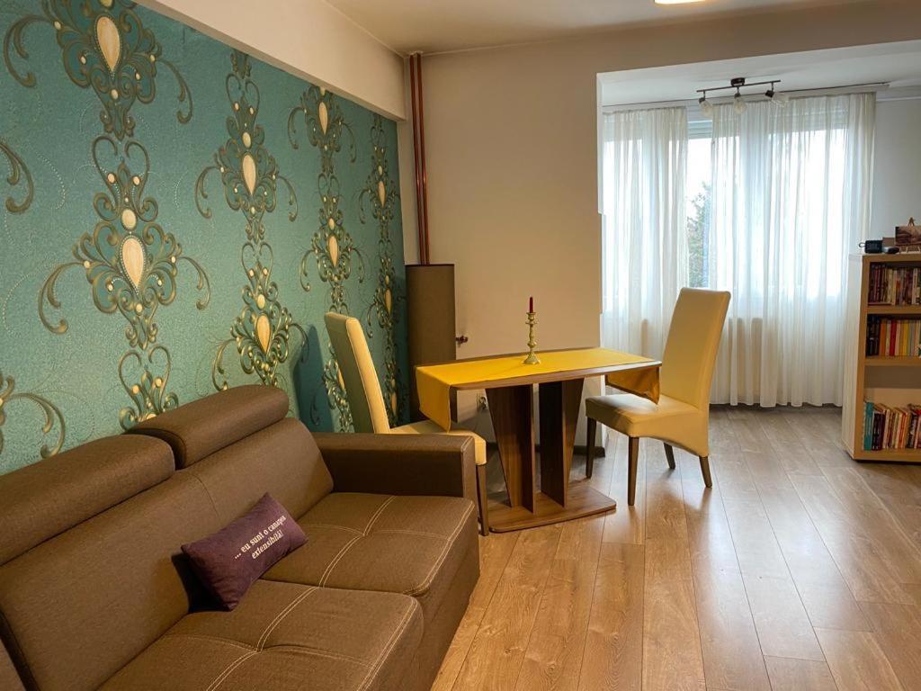 Central Cosy Apart Oradea Apartment Ngoại thất bức ảnh