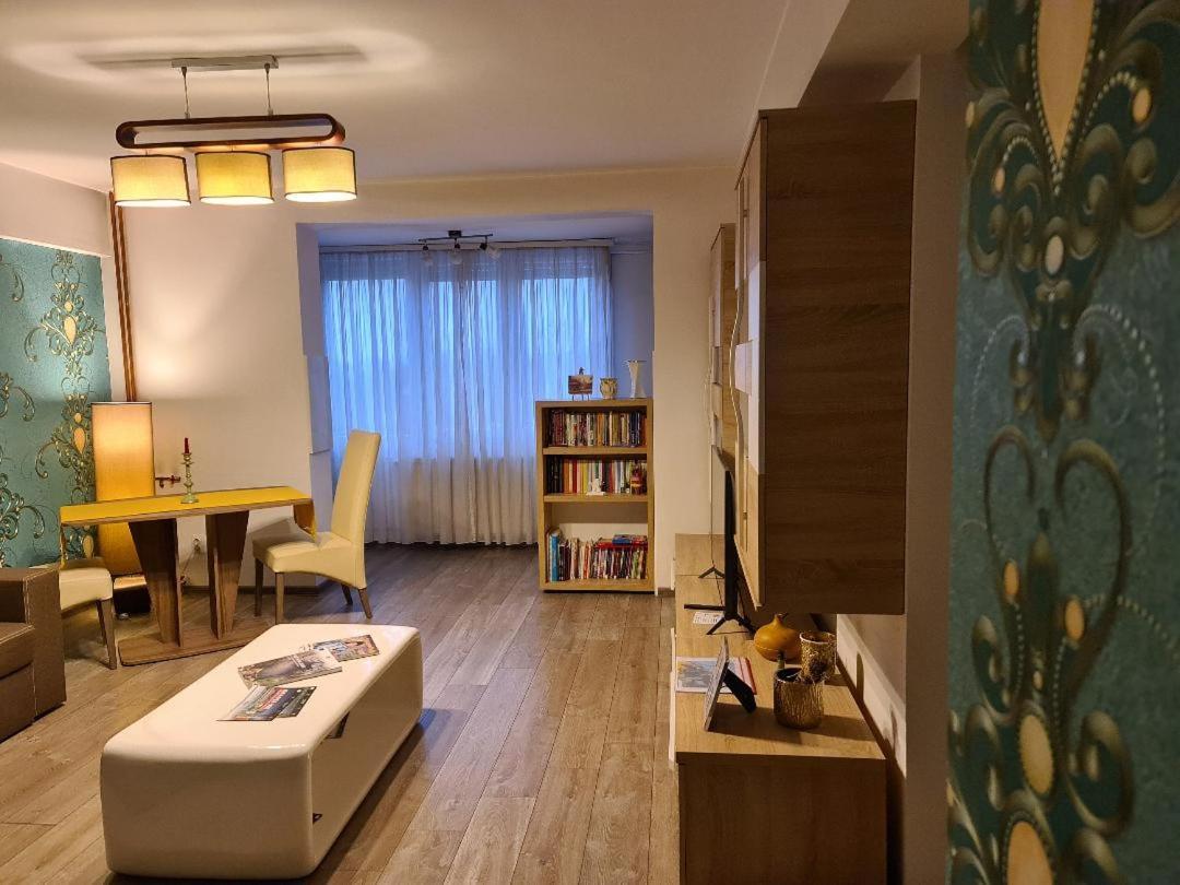 Central Cosy Apart Oradea Apartment Ngoại thất bức ảnh