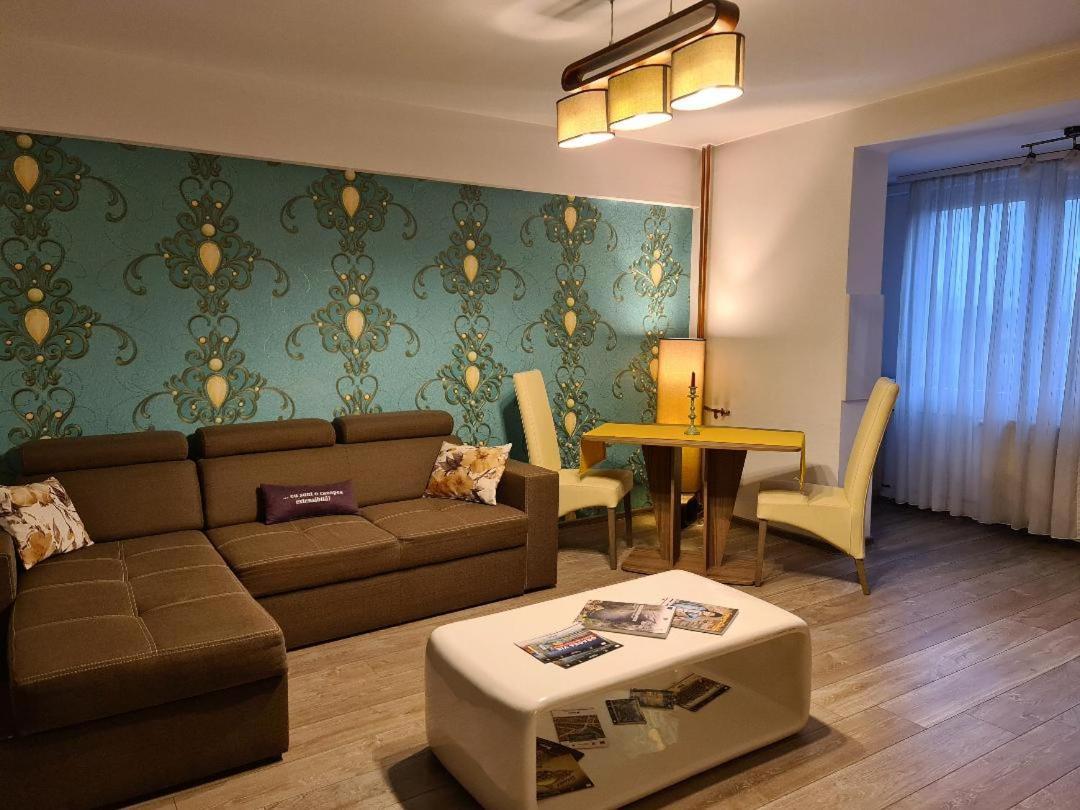 Central Cosy Apart Oradea Apartment Ngoại thất bức ảnh